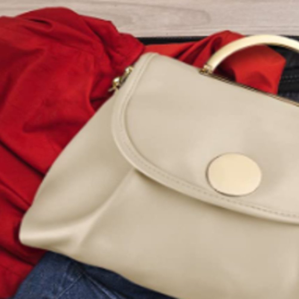 Cream Cosmetic Travel Bag Purse Sophisticated and Strongly Stylish Organization - Picture 3 of 4